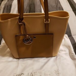 Beautiful Michael Kors purse, mom only used once. She said was too big for her.